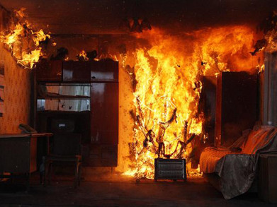 В мурманской квартире загорелась уборная
